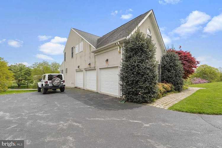 15 Foxview Circle Hockessin, DE 19707 | MLS ® DENC2001166 Photo 2